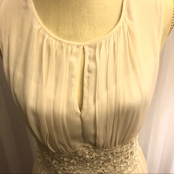 Suzy Shier - Floaty Lace Dress in Antiqued Ivory - Size M - Picture 3 of 11